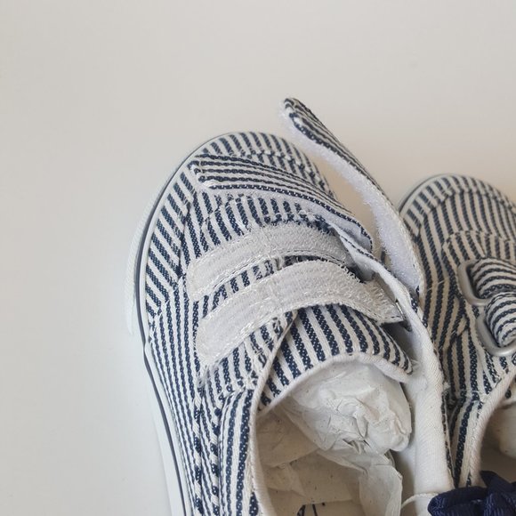 Janie and Jack Seersucker Sneakers - Picture 5 of 9